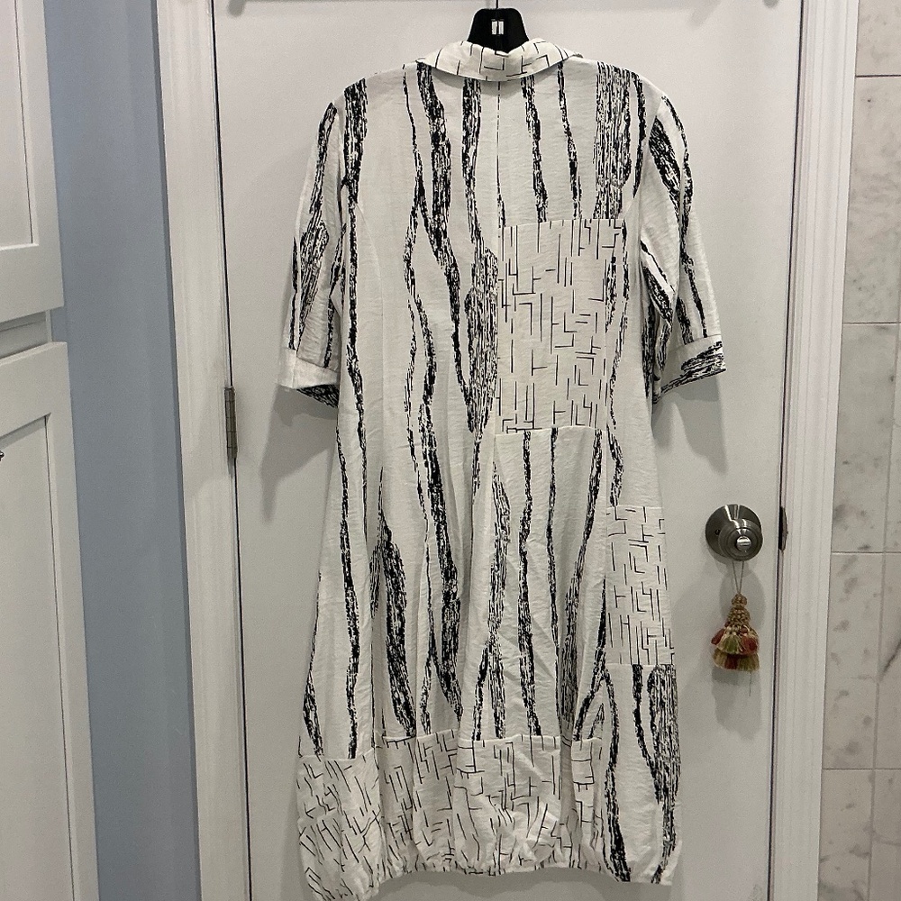 Shana White Black Abstract Relaxed Shirt Dress Artsy Lagenlook Bubble Hem XS - Picture 2 of 12
